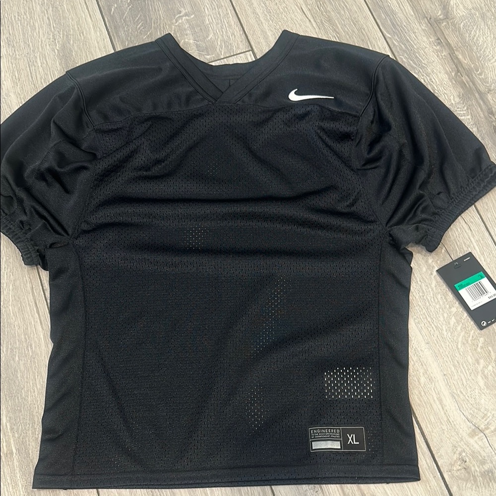 🍀New! Nike Black Athletic Jersey with Crew Neck